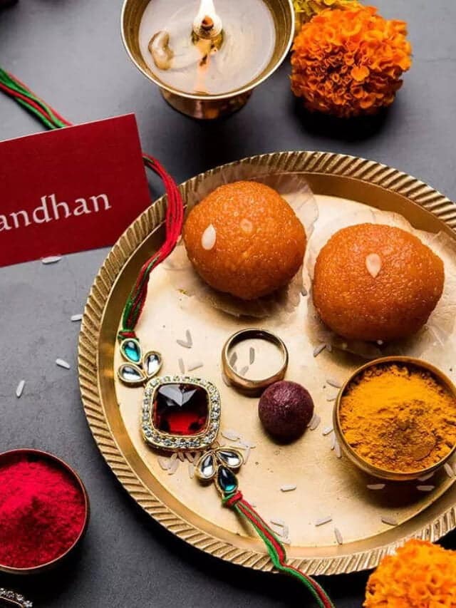 रक्षाबंधन की थाली में रखें ये 7 चीजें